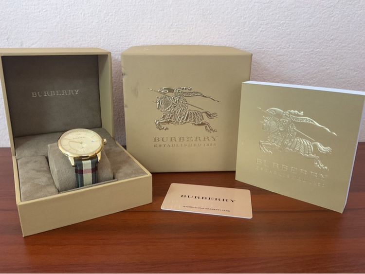 ขาว อื่นๆ นาฬิกา Burberry รุ่น BU10001