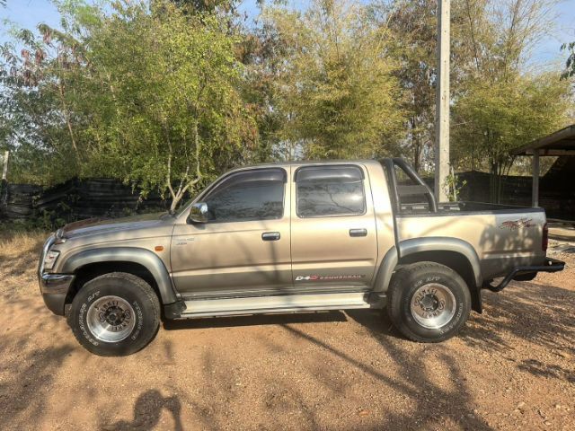 Toyota Hilux Revo 2002 2.4 E 4WD Pickup ดีเซล ไม่ติดแก๊ส เกียร์ธรรมดา บรอนซ์ทอง รูปที่ 2