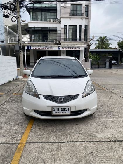 รถ Honda Jazz 1.5 V i-VTEC สี ขาว