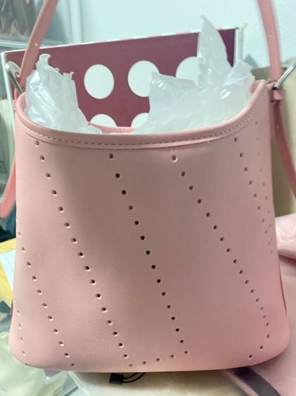 กระเป๋า Rally Loop Bag (รุ่น Valentine’s Limited สีชมพู Lover) รูปที่ 15