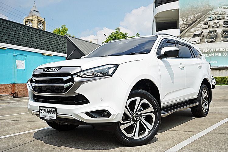 รถ Isuzu MU-X 3.0 Ultimate AT 2WD สี ขาว