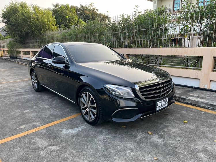 รถ Mercedes-Benz E-Class E220 สี ดำ