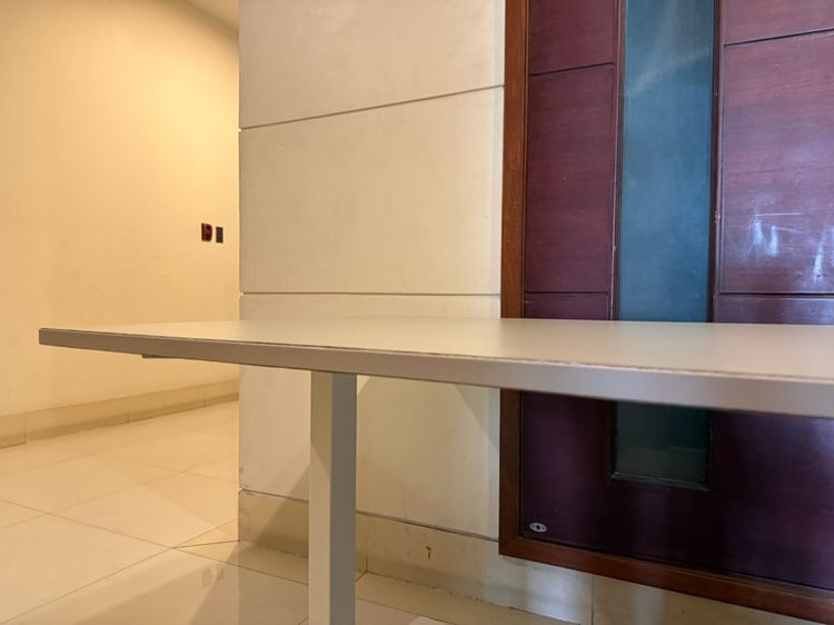 IKEA TROTTEN manual height-adjustable desk  รูปที่ 9