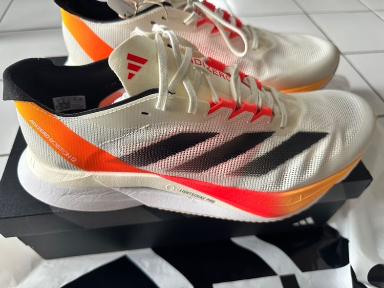 รองเท้าวิ่ง Adidas รูปที่ 4
