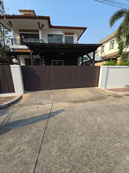 Sansiri มีบางส่วน สร้างเสร็จก่อน 2010 บ้านเดี่ยวบนทำเลศักยภาพ เจ้าของครอบครัวเดียวถือครองและอยู่อาศัยต่อเนื่องมากกว่า 20 ปี สะท้อนถึงคุณภาพของทำเลและความสะดวกในการใช้ชีวิต