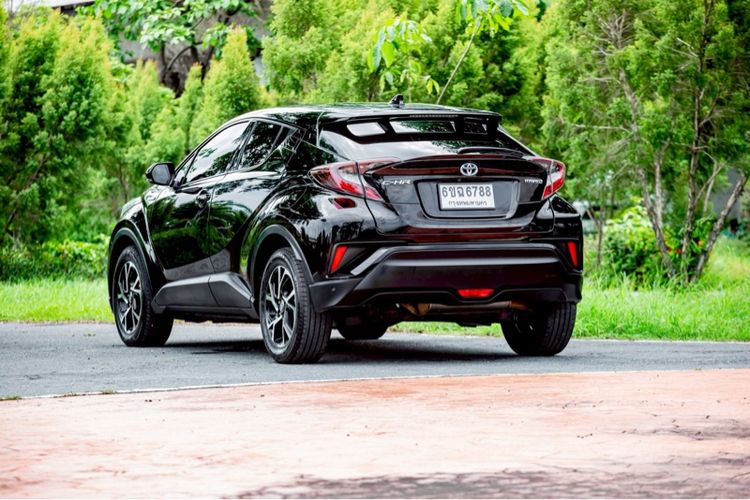 Toyota C-HR 2018 1.8 HV Hi Sedan ไฮบริด ไม่ติดแก๊ส เกียร์อัตโนมัติ ดำ รูปที่ 4