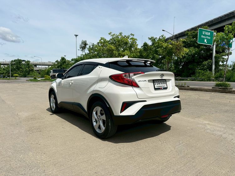 Toyota C-HR 2018 1.8 Mid Utility-car เบนซิน ไม่ติดแก๊ส เกียร์อัตโนมัติ ขาว รูปที่ 4
