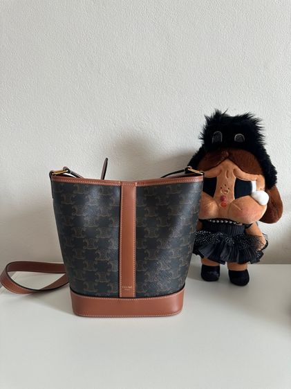 CELINE SMALL BUCKET BAG IN TRINHÉ CANVAS AND CALFSKIN LEATHER รูปที่ 3