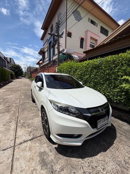 รถ Honda HR-V 1.8 E สี ขาว