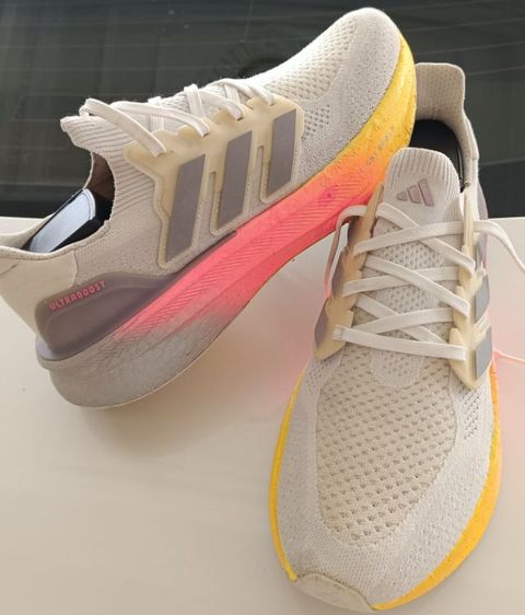 ขายถูก Adidas Ultraboost light size 40-255cm ของแท้ นุ่มเบาสบาย