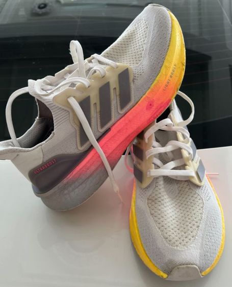 ขายถูก Adidas Ultraboost light size 40-255cm ของแท้ นุ่มเบาสบาย รูปที่ 2