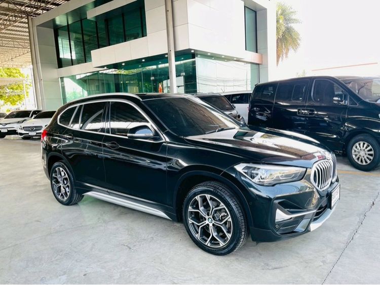 BMW X1 2022 2.0 sDrive20d xLine Sedan ดีเซล ไม่ติดแก๊ส เกียร์อัตโนมัติ ดำ รูปที่ 2