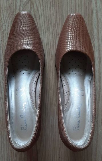 ขายรองเท้าส้นสูง pierre cardin สีทอง ของแท้ มือสอง รูปที่ 3