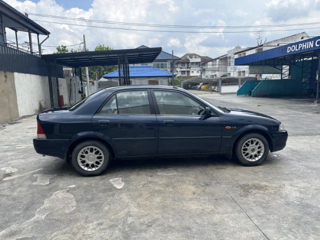 รถ Ford Laser 1.6 GLX สี น้ำเงิน