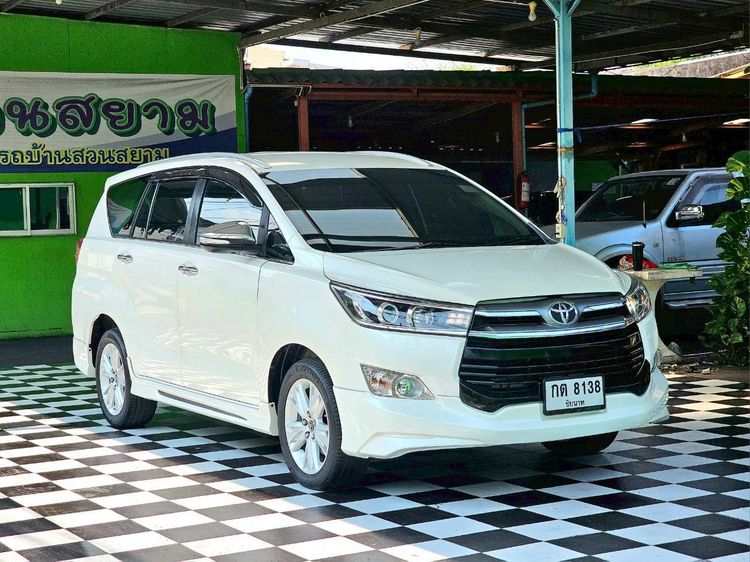 รถ Toyota Innova 2.8 Crysta V สี ขาว