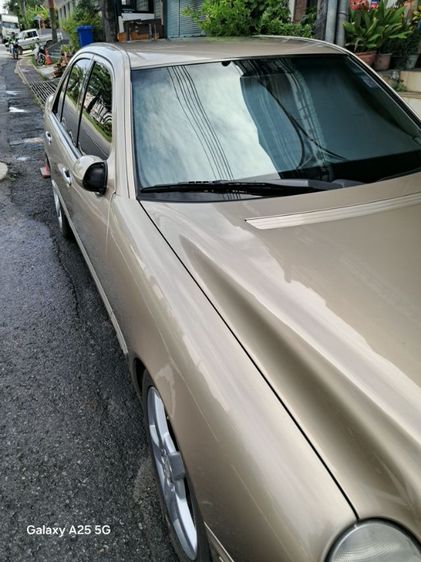 รถ Mercedes-Benz E-Class E240 สี ทอง