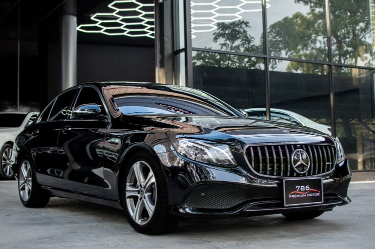 รถ Mercedes-Benz E-Class E220 สี ดำ