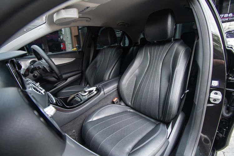 Mercedes-Benz E-Class 2020 E220 Sedan ดีเซล ไม่ติดแก๊ส เกียร์อัตโนมัติ ดำ รูปที่ 4