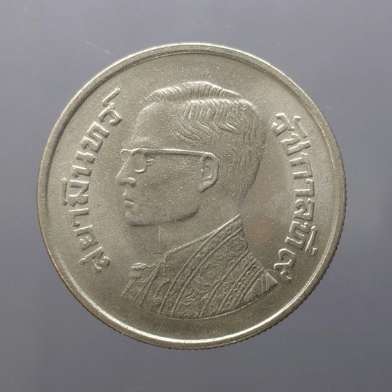 เหรียญไทย เหรียญ 5 บาท “สยามินทร์” รัชกาลที่9 พระชนมายุ 50 พรรษา ปี 2520 ไม่ผ่านใช้