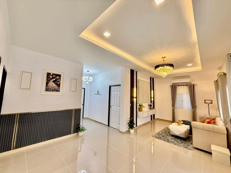 ตกแต่งครบ บ้านเดี่ยวพัทยา 3 นอนรีโนเวทใหม่เฟอร์นิเจอร์ใหม่หิ้วกระเป๋าใบเดียวอยู่ได้เลย มีบริเวณเดินได้รอบบ้าน น้ำไม่ท่วม รูปที่ 4