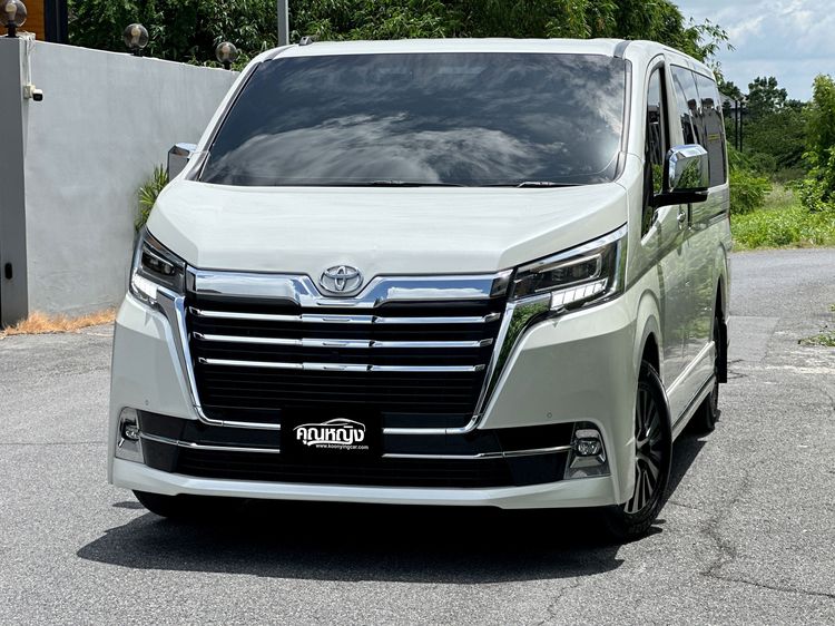 รถ Toyota Majesty 2.8 Premium สี ขาว