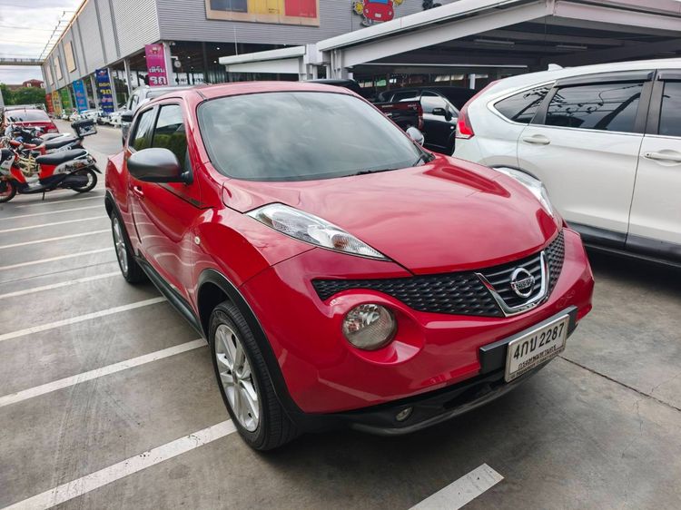 รถ Nissan Juke 1.6 V สี แดง