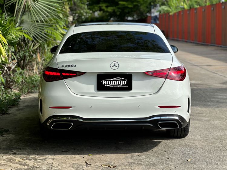 Mercedes-Benz C-Class 2022 C350e Sedan ปลั๊กอินไฮบริด (PHEV) ไม่ติดแก๊ส เกียร์อัตโนมัติ ขาว รูปที่ 4
