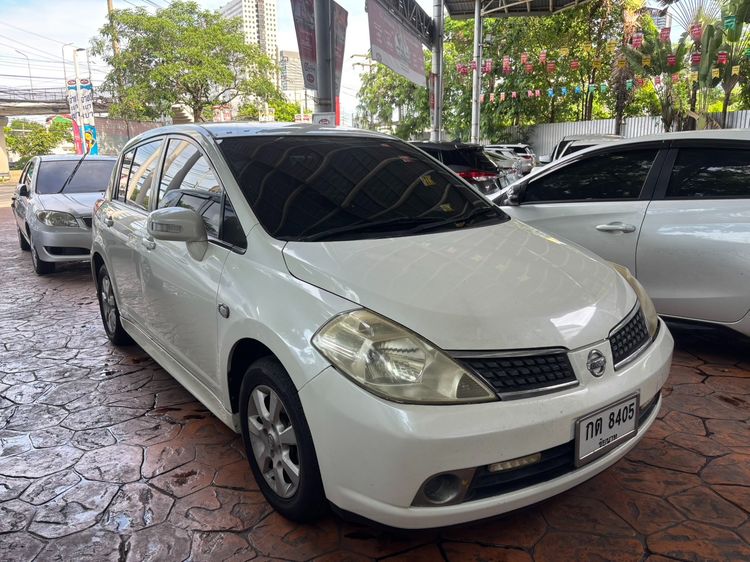 รถ Nissan Tiida 1.6 S สี ขาว