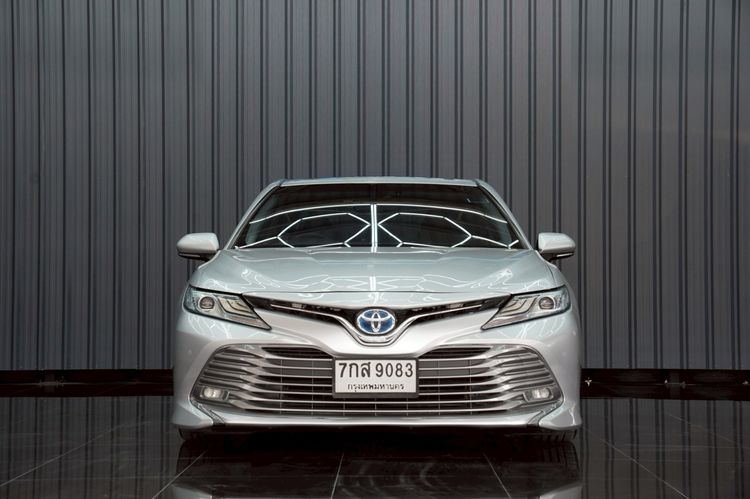 รถ Toyota Camry 2.5 Hybrid สี เทา