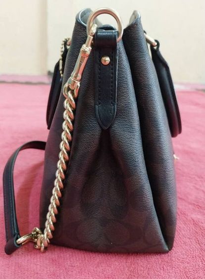กระเป๋า Coach 2 way hand and shoulder Bag. Pvc Leather. สภาพ มือสอง ซื้อมาจาก USA ของแท้แน่นอน  รูปที่ 9