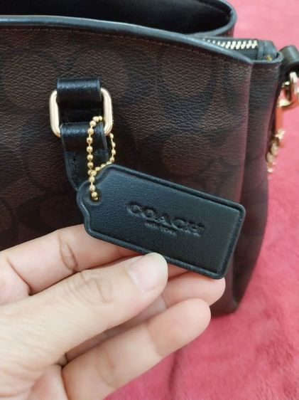 กระเป๋า Coach 2 way hand and shoulder Bag. Pvc Leather. สภาพ มือสอง ซื้อมาจาก USA ของแท้แน่นอน  รูปที่ 4