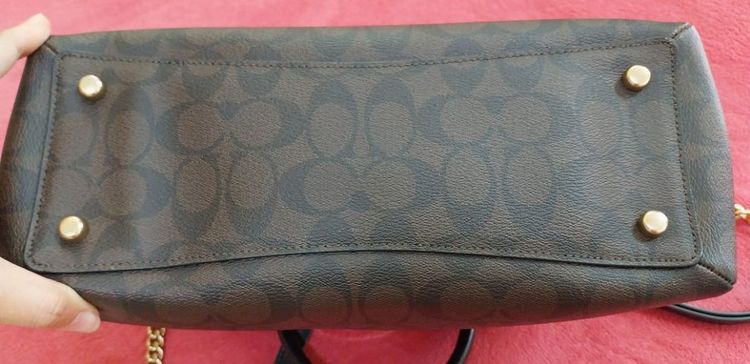 กระเป๋า Coach 2 way hand and shoulder Bag. Pvc Leather. สภาพ มือสอง ซื้อมาจาก USA ของแท้แน่นอน  รูปที่ 8