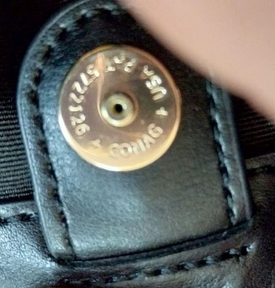 กระเป๋า Coach 2 way hand and shoulder Bag. Pvc Leather. สภาพ มือสอง ซื้อมาจาก USA ของแท้แน่นอน  รูปที่ 12