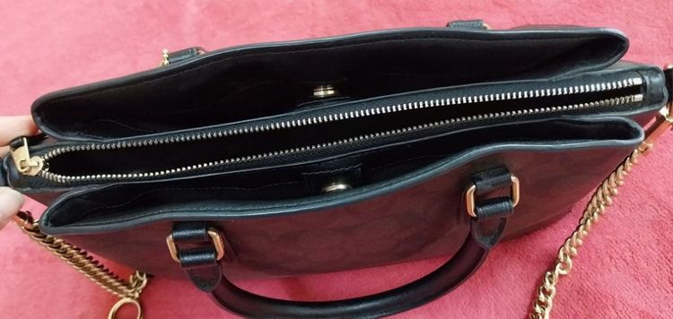 กระเป๋า Coach 2 way hand and shoulder Bag. Pvc Leather. สภาพ มือสอง ซื้อมาจาก USA ของแท้แน่นอน  รูปที่ 10