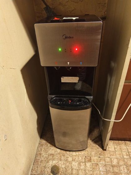 ตู้กดน้ำ Midea น้ำร้อน-น้ำเย็น ใช้งานปกติ 900 บาท
📌 ขายตู้กดน้ำ Midea แบบตั้งพื้น
✅ น้ำร้อนใช้งานปกติ
✅ น้ำเย็นใช้งานปกติ