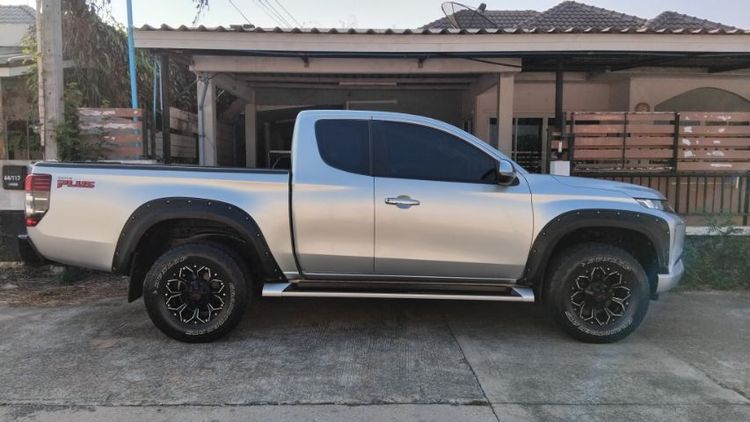 Mitsubishi Triton 2019 2.4 GLX Plus Pickup ดีเซล ไม่ติดแก๊ส เกียร์ธรรมดา บรอนซ์เงิน รูปที่ 4