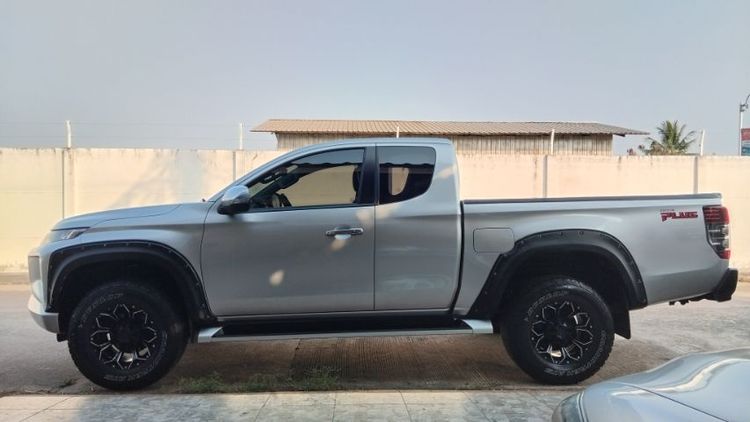 Mitsubishi Triton 2019 2.4 GLX Plus Pickup ดีเซล ไม่ติดแก๊ส เกียร์ธรรมดา บรอนซ์เงิน รูปที่ 3