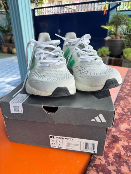 รองเท้า adidas