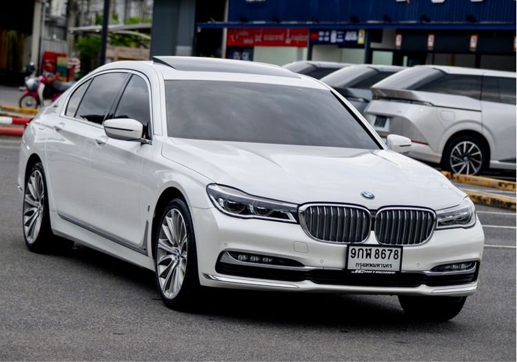 รถ BMW Series 7 740Le สี ขาว