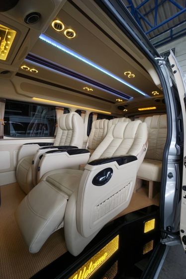 Toyota Commuter 2023 2.8 Van ดีเซล เกียร์อัตโนมัติ เทา รูปที่ 3