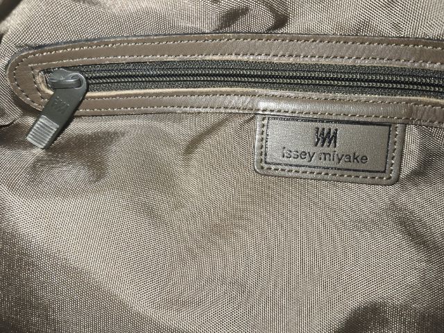 กระเป๋า issey miyake แท้สวย รูปที่ 9