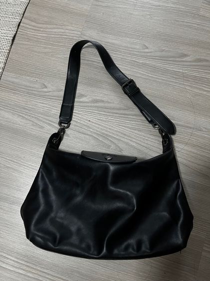 กระเป๋าหนังจาก longchamp ค่ะ