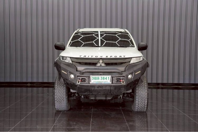 รถ Mitsubishi Triton 2.4 GL 4WD สี ขาว