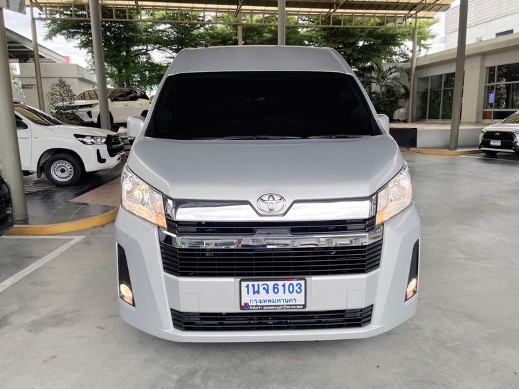 รถ Toyota Commuter 2.8 สี เทา