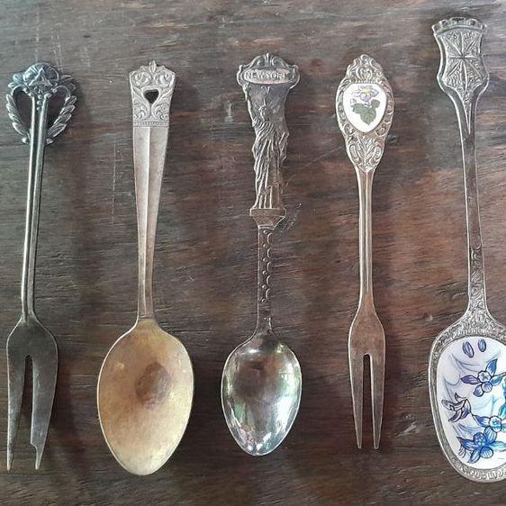 ช้อน 5 คันงานเก่ามีส่วนผสมของเงิน