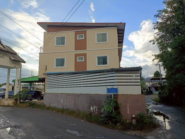 ขายอาคารพาณิชย์ ห้องมุม  38ตรว มีพื้นที่ด้านข้างใหญ่มาก ติดถนนวงแหวน เชียงใหม่
