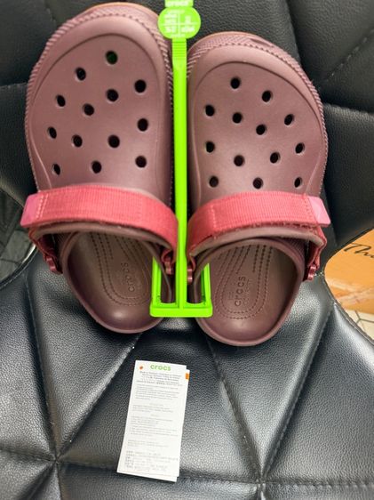 Crocs รุ่น Hiker Xscape Clog สี Dark Cherry รูปที่ 11