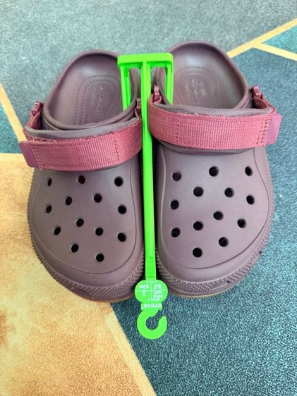 Crocs รุ่น Hiker Xscape Clog สี Dark Cherry รูปที่ 9