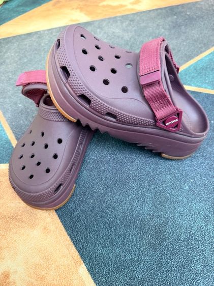 Crocs รุ่น Hiker Xscape Clog สี Dark Cherry รูปที่ 6