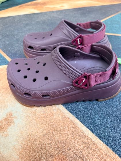 Crocs รุ่น Hiker Xscape Clog สี Dark Cherry รูปที่ 2
